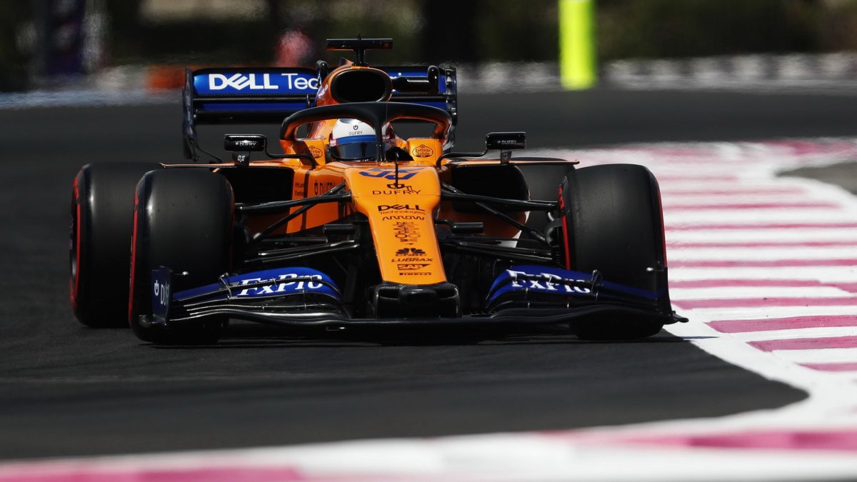 Carlos Sainz v kvalifikaci ve Francii
