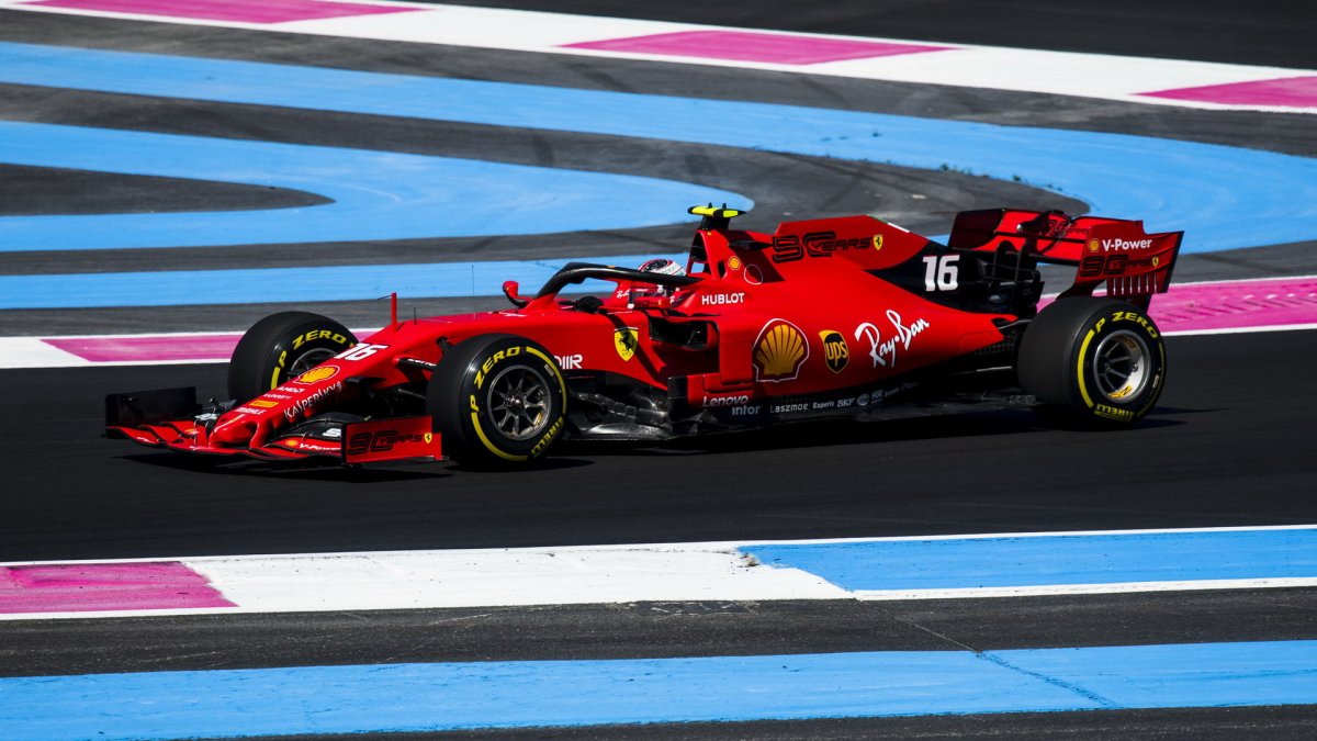 Charles Leclerc v tréninku ve Francii