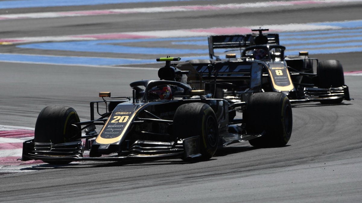 Kevin Magnussen a Romain Grosjean v tréninku ve Francii