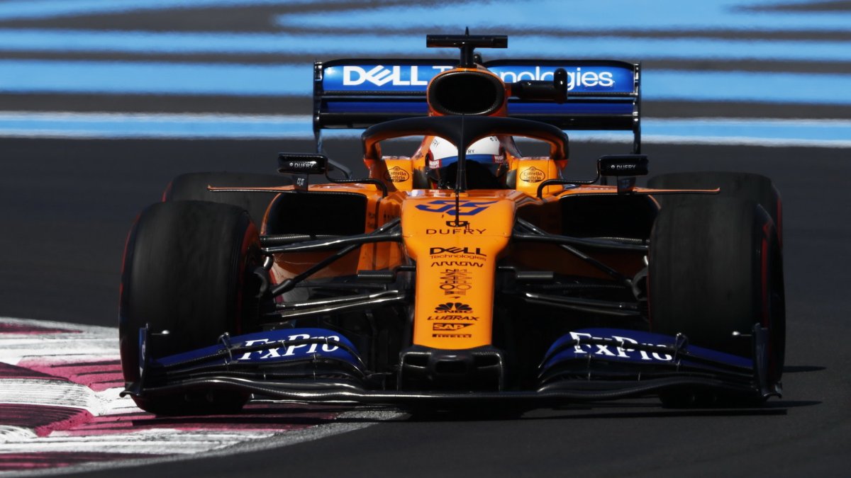Carlos Sainz v tréninku ve Francii