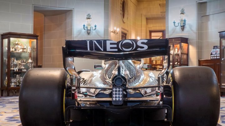 Nové zbarvení Mercedesu pro sezónu 2020