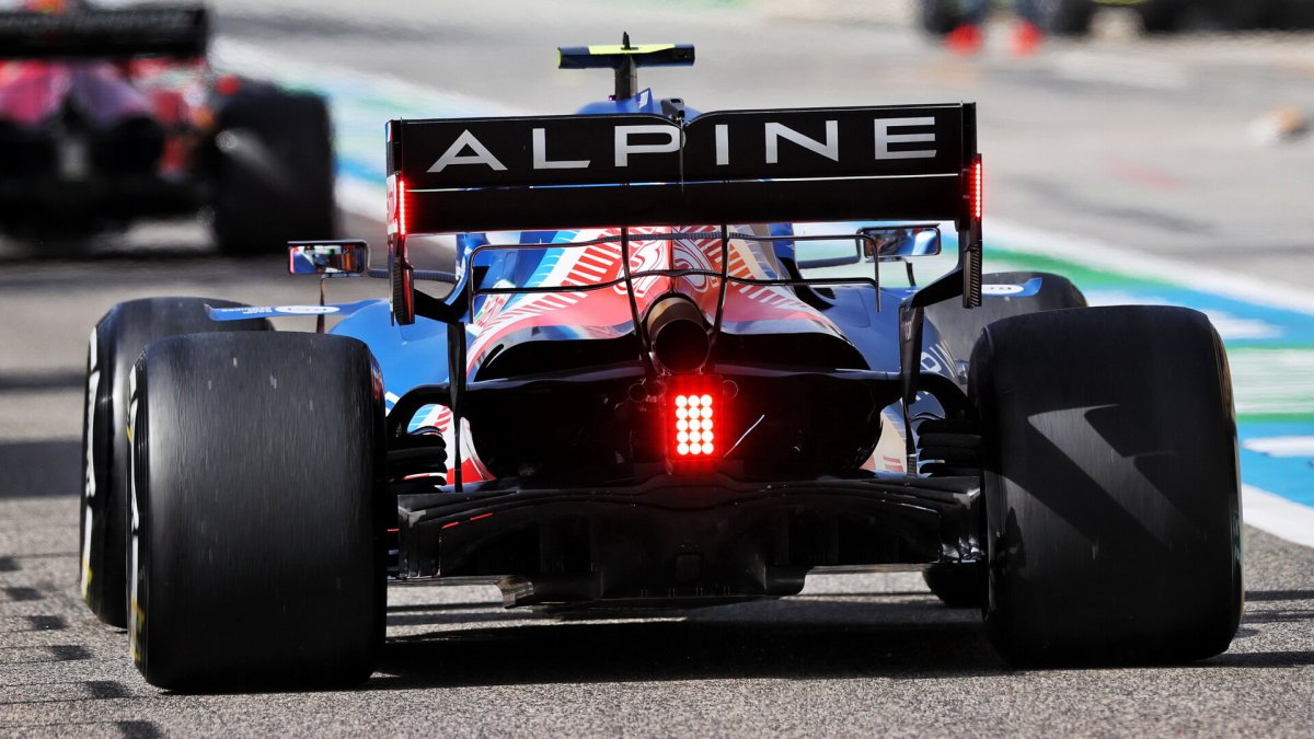 Esteban Ocon - páteční trénink v Bahrajnu