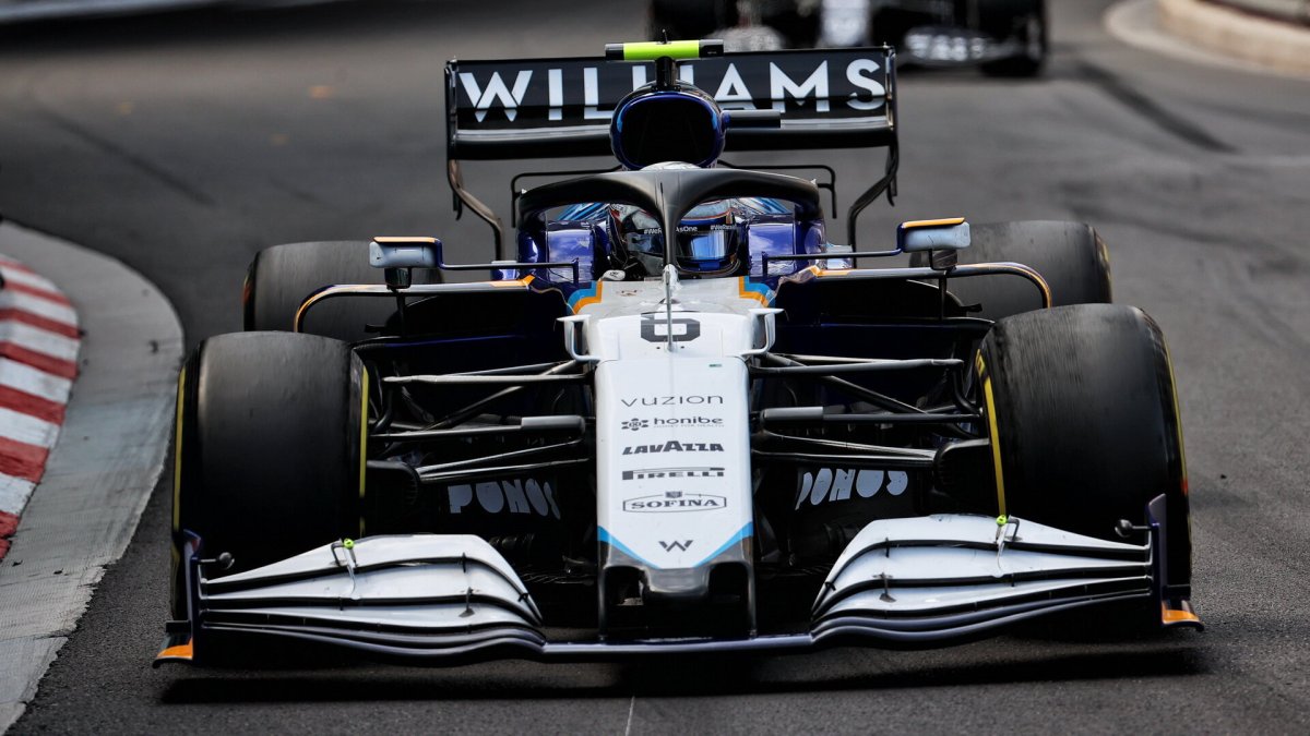 Nicholas Latifi v závodě v Monaku