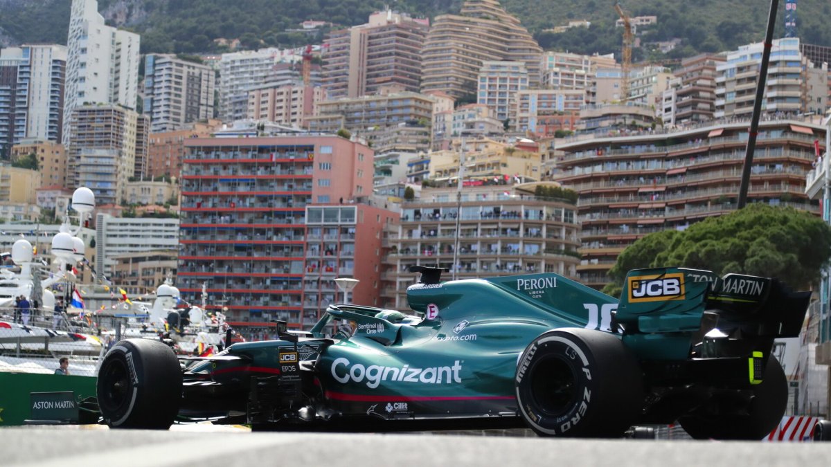Lance Stroll v závodě v Monaku