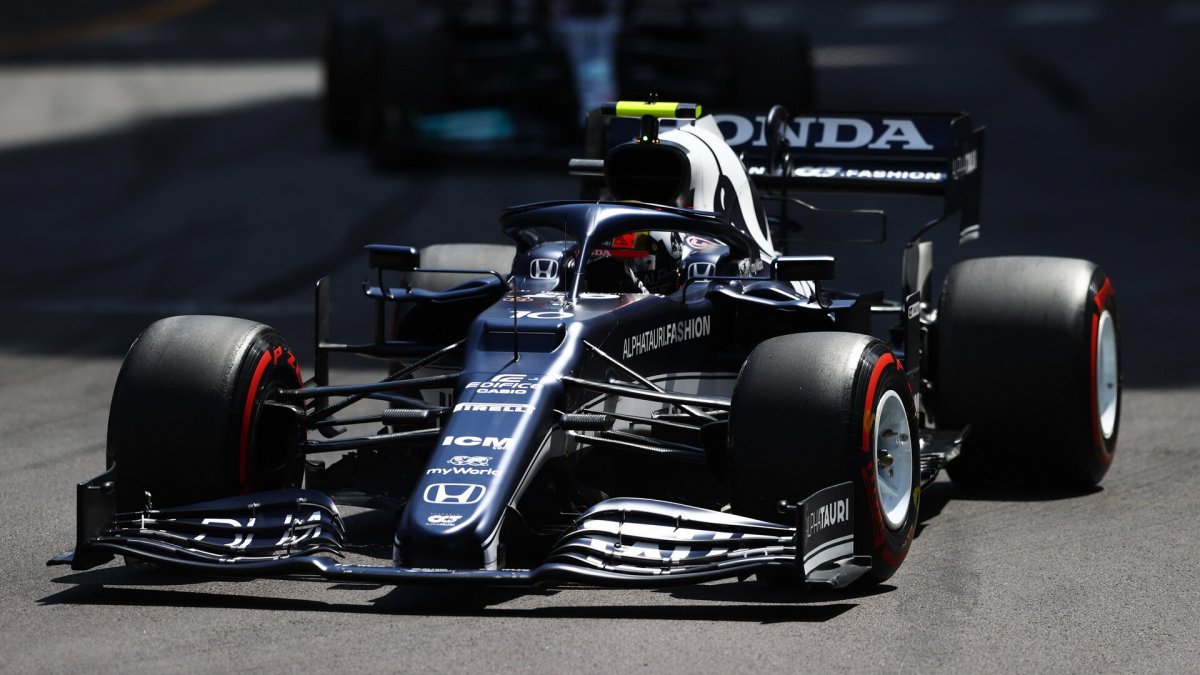 Pierre Gasly v závodě v Monaku