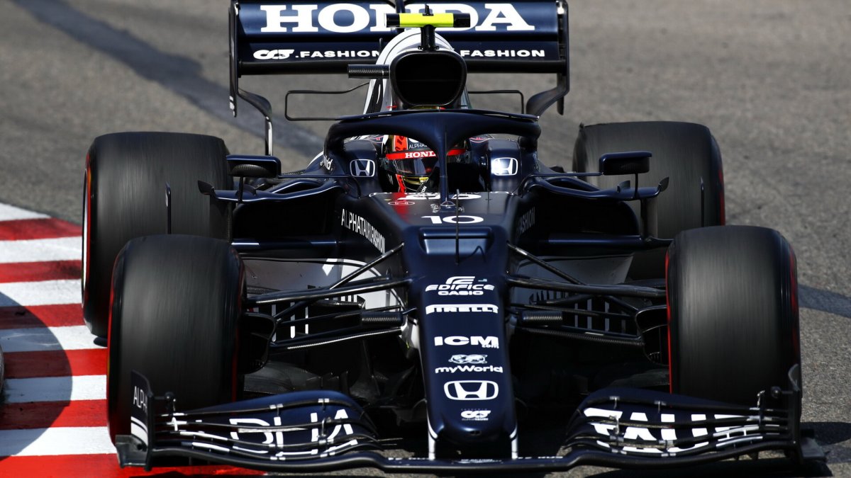 Pierre Gasly v závodě v Monaku