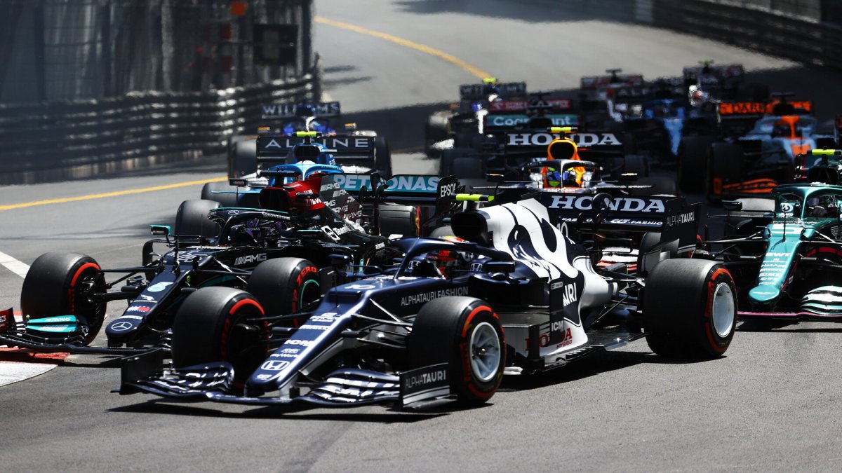 Pierre Gasly po startu závodu v Monaku