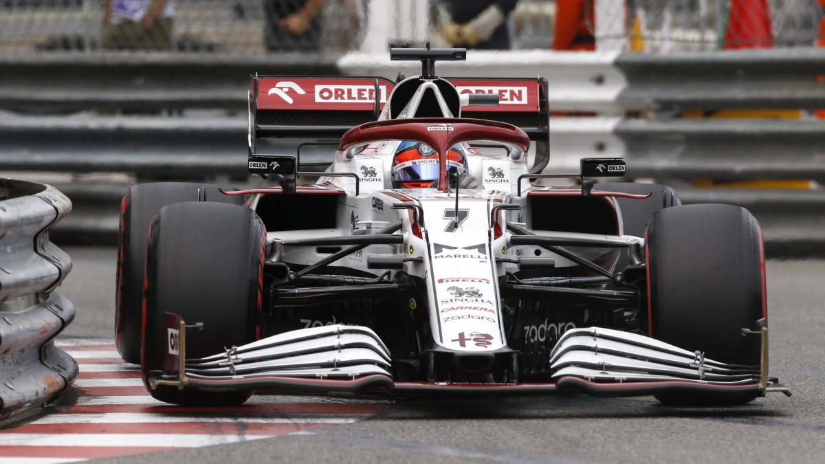 Kimi Räikkönen v závodě v Monaku