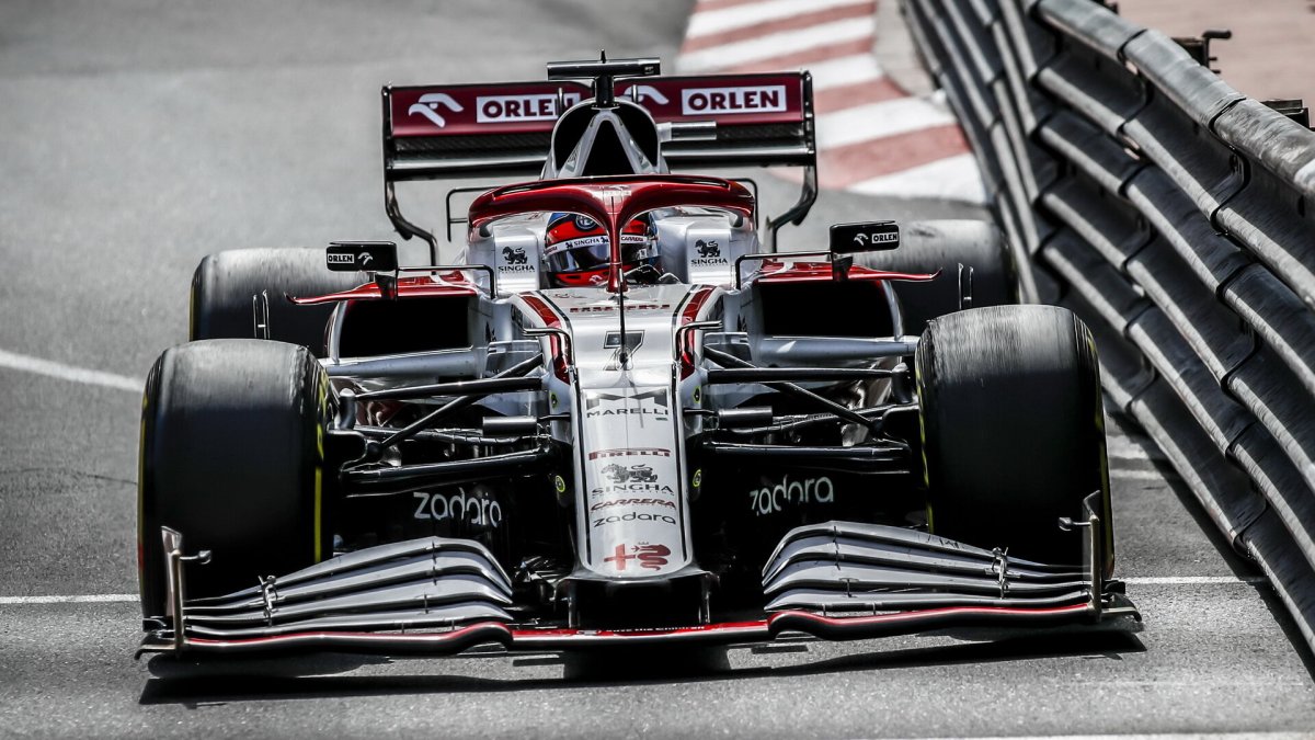 Kimi Räikkönen v závodě v Monaku