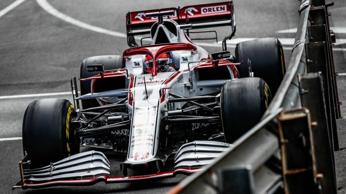 Kimi Räikkönen v závodě v Monaku