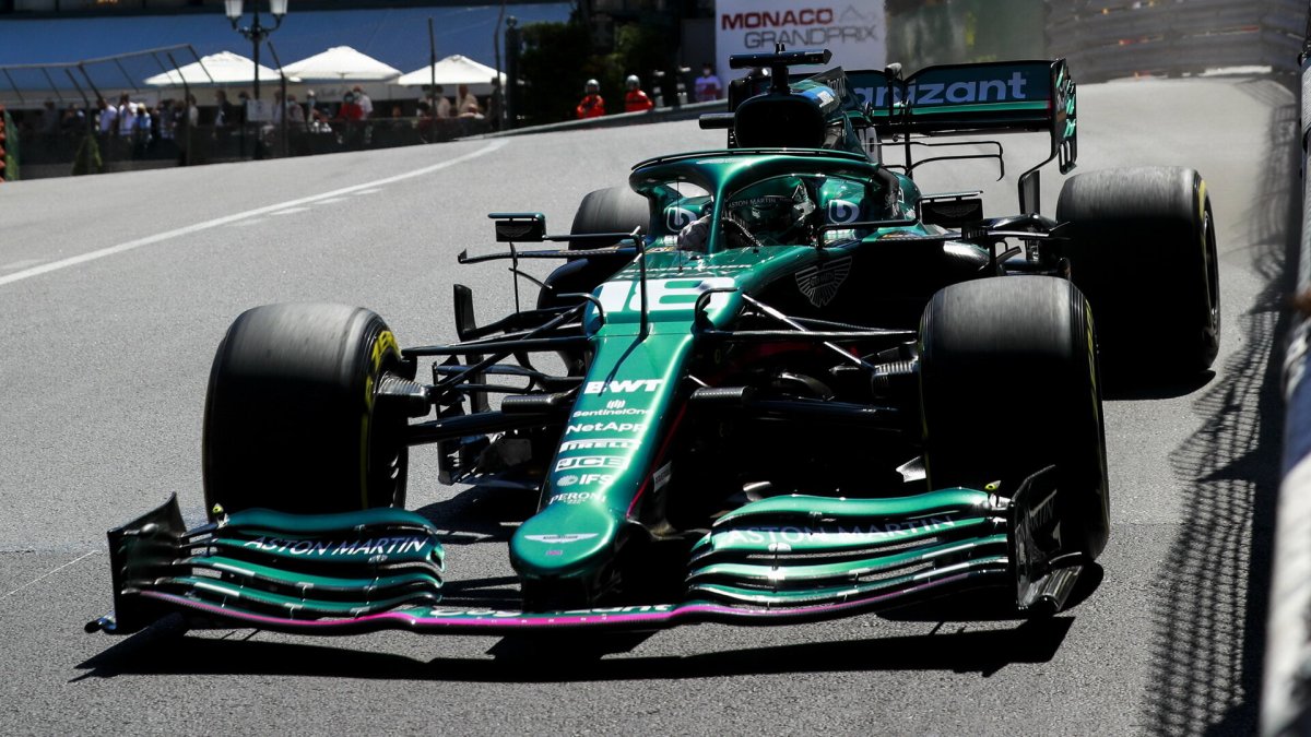 Lance Stroll při čtvrtečním tréninku v ulicích Monaka