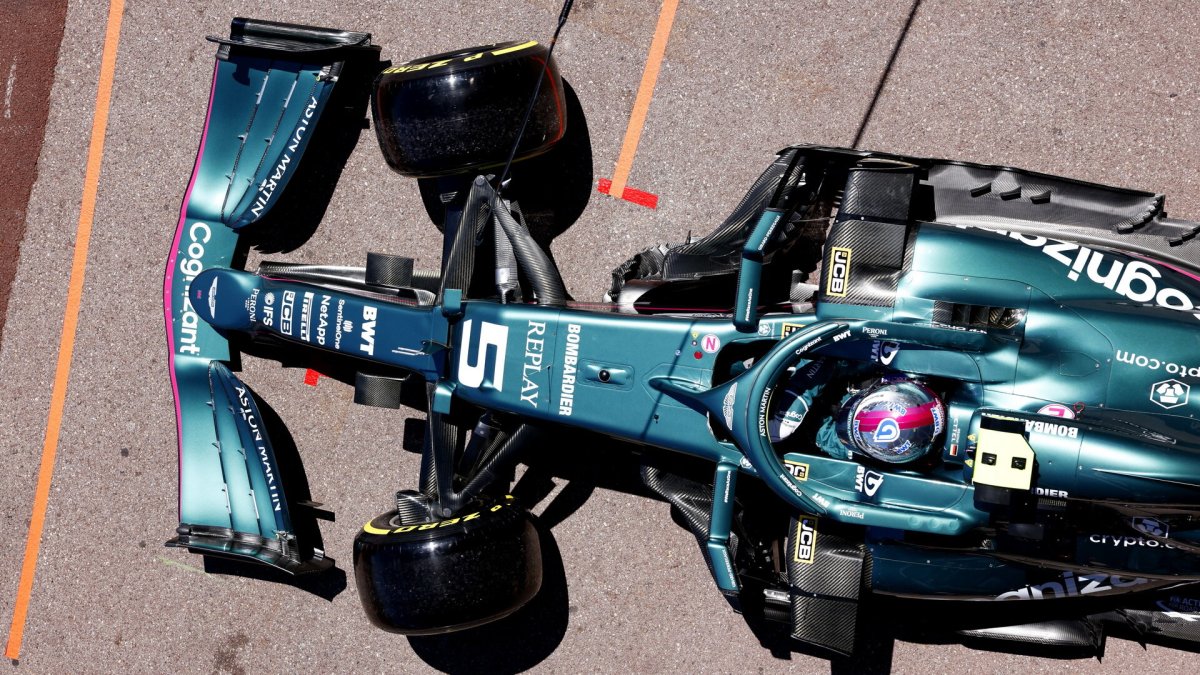 Sebastian Vettel při čtvrtečním tréninku v ulicích Monaka