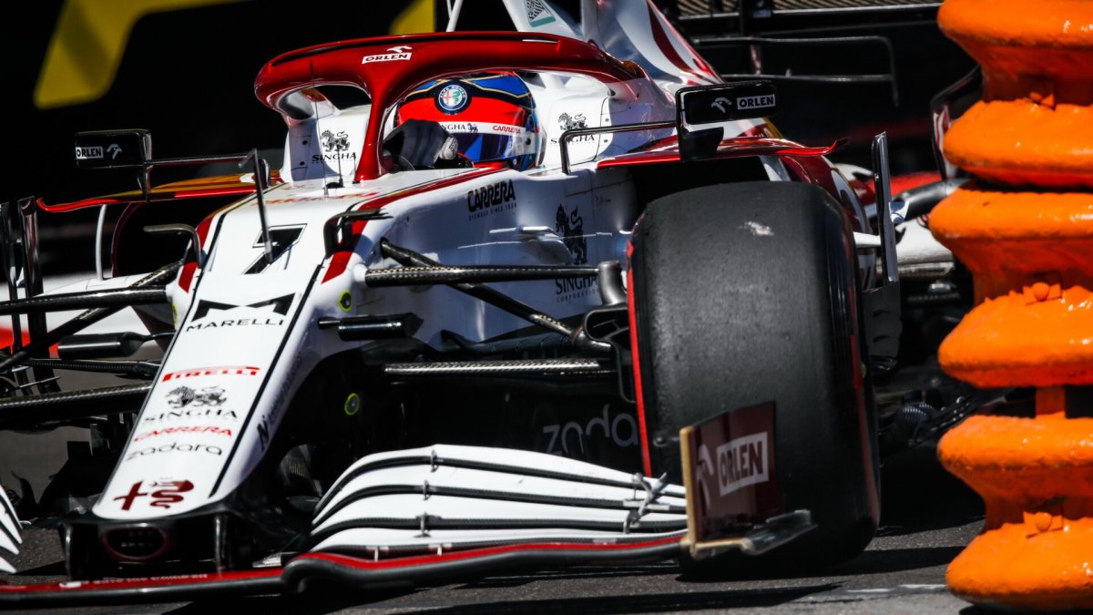 Kimi Räikkönen při čtvrtečním tréninku v ulicích Monaka