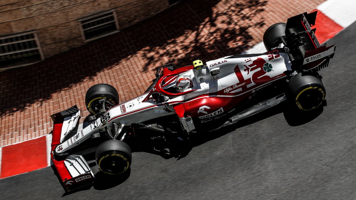 Antonio Giovinazzi při čtvrtečním tréninku v ulicích Monaka