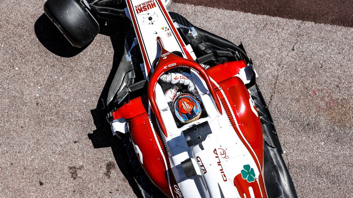 Kimi Räikkönen při čtvrtečním tréninku v ulicích Monaka