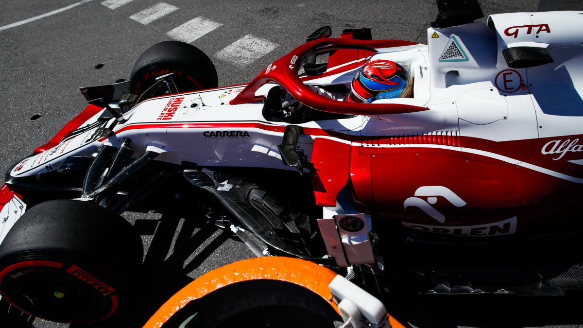 Kimi Räikkönen při čtvrtečním tréninku v ulicích Monaka