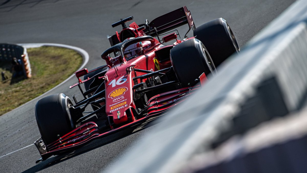 Charles Leclerc v závodě v Holandsku