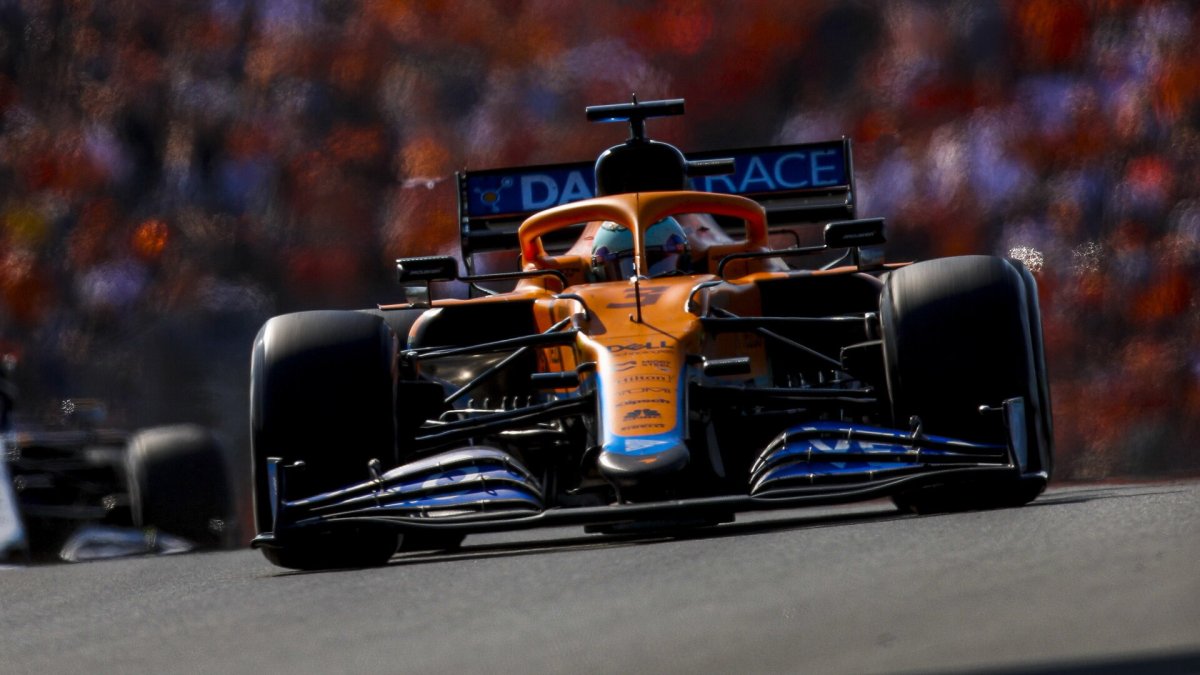 Daniel Ricciardo v závodě v Holandsku