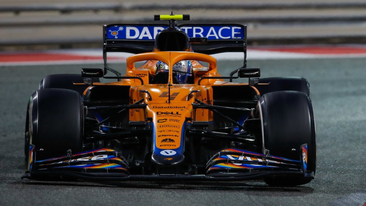 Lando Norris v závodě v Abú Zabí