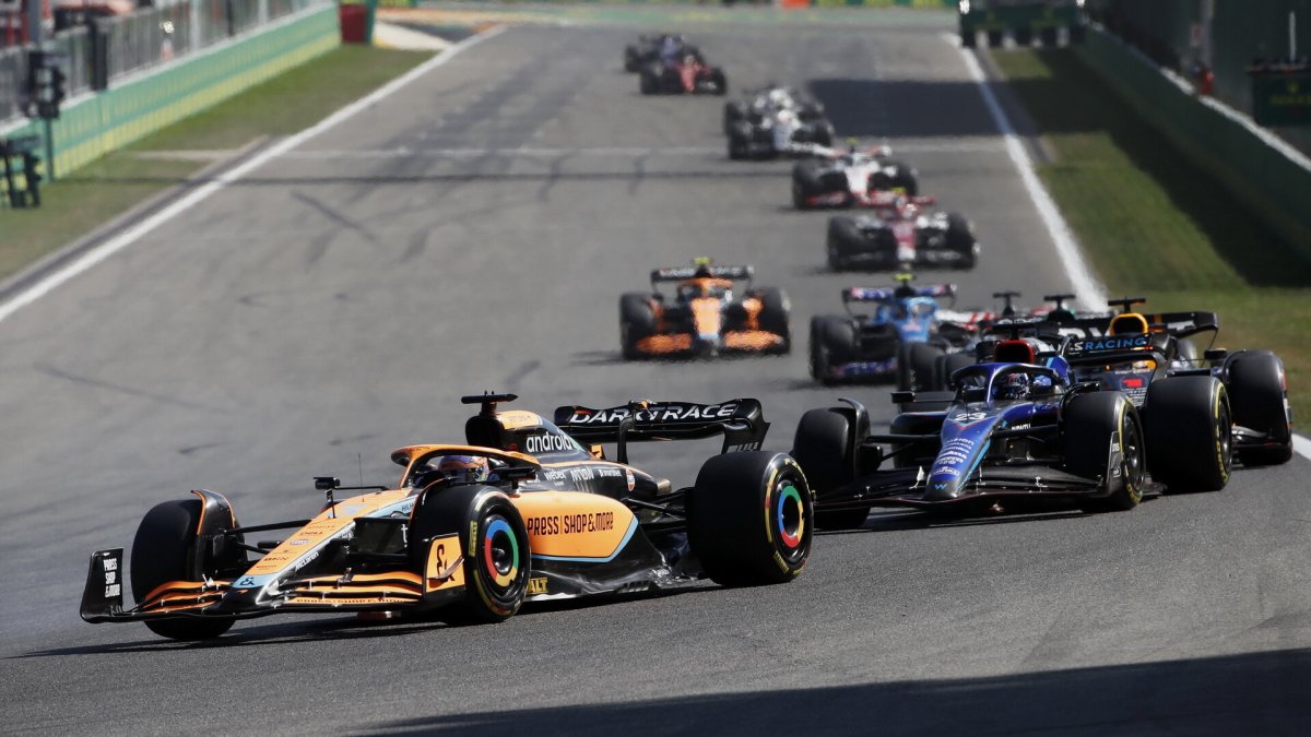 Daniel Ricciardo v závodě v Belgii