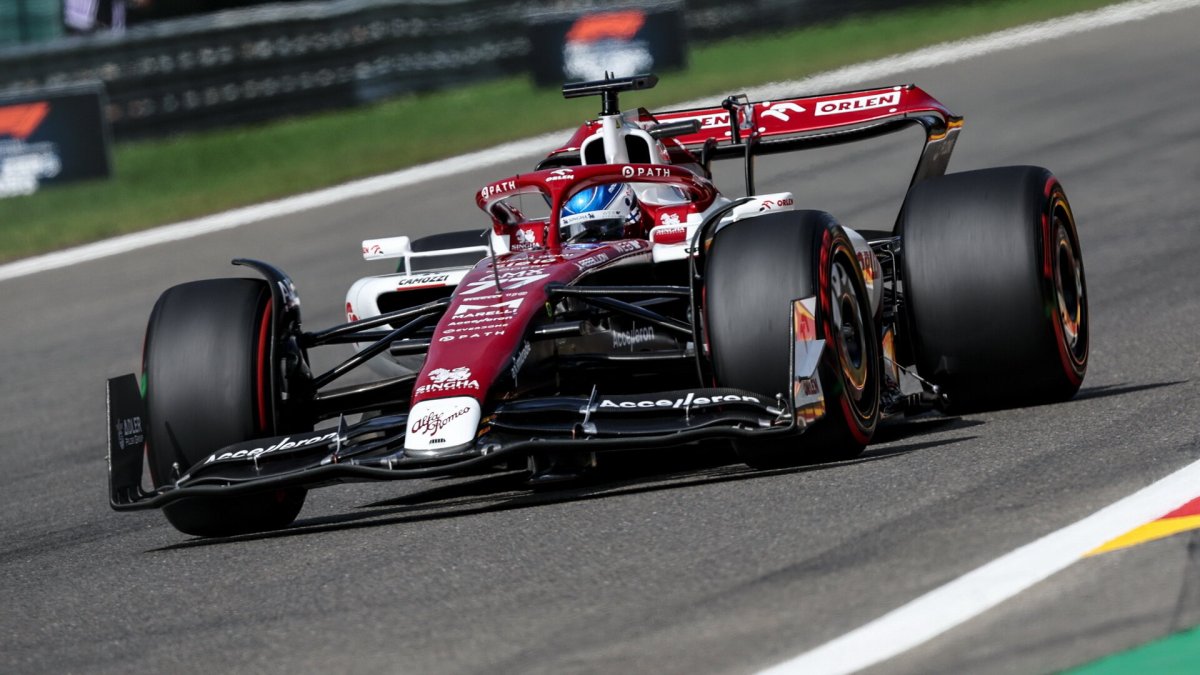 Valtteri Bottas v závodě v Belgii
