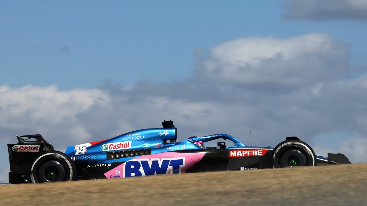 Fernando Alonso v závodě v americkém Austinu