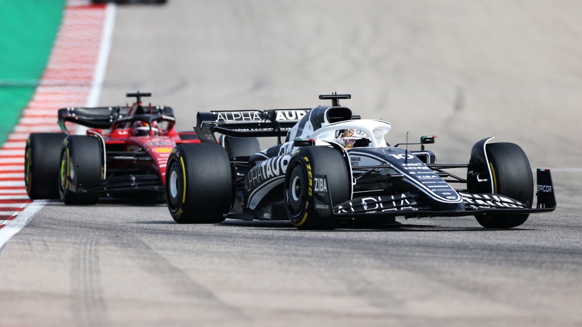 Pierre Gasly a Charles Leclerc v závodě v americkém Austinu