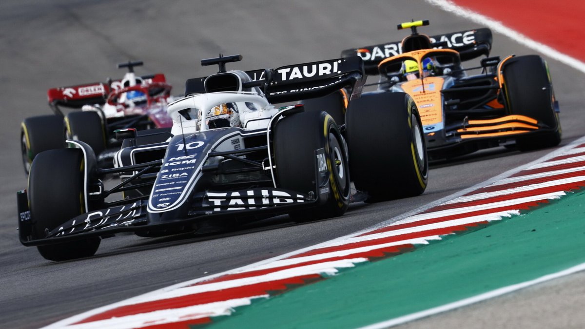 Pierre Gasly a Lando Norris v závodě v americkém Austinu