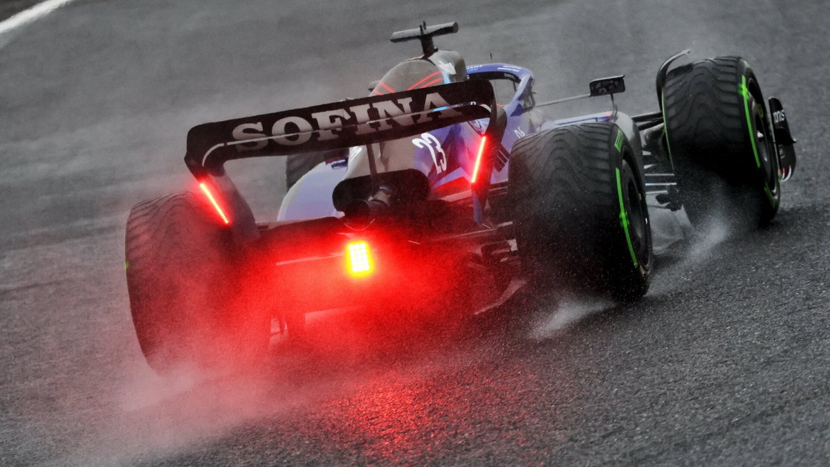 Alexander Albon v deštivém závodě v Japonsku