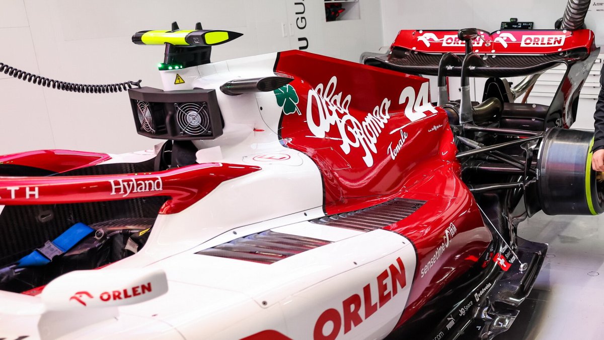 Vůz Guanyua Zhoa před závodem v Japonsku