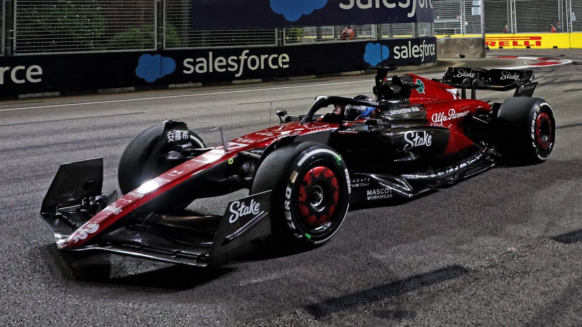 Valtteri Bottas v závodě v Singapuru