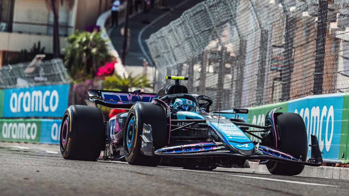 Pierre Gasly v závodě v Monaku