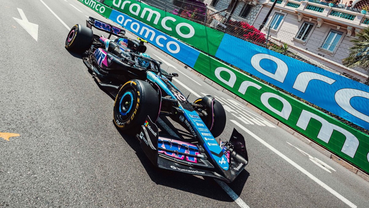 Pierre Gasly v závodě v Monaku