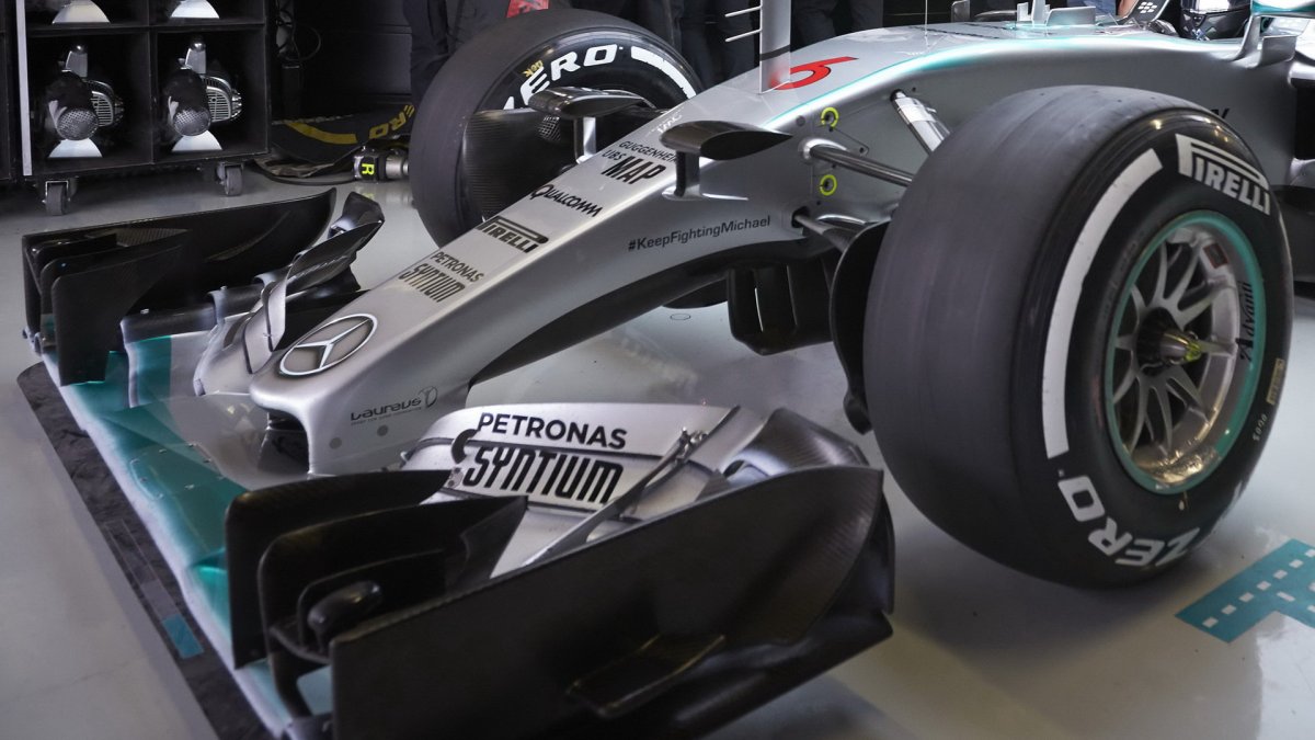 Přední křídlo vozu Mercedes F1 W06 Hybrid v Mexiku