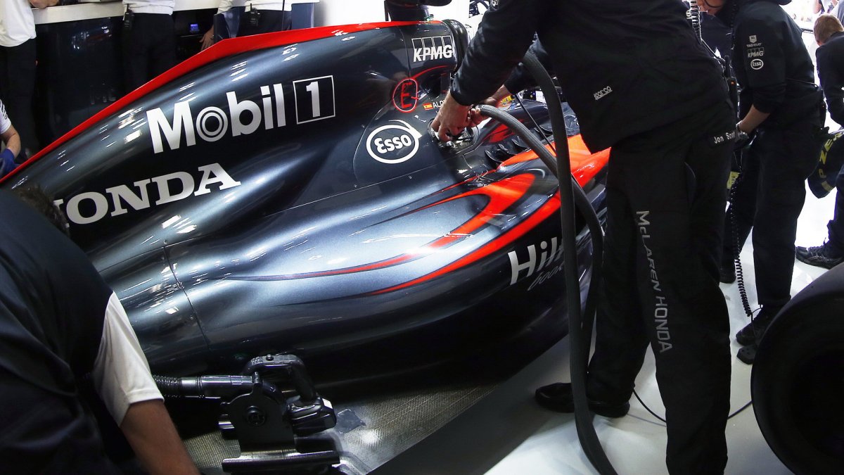 Bočnice vozu McLaren MP4-30 Honda v Mexiku