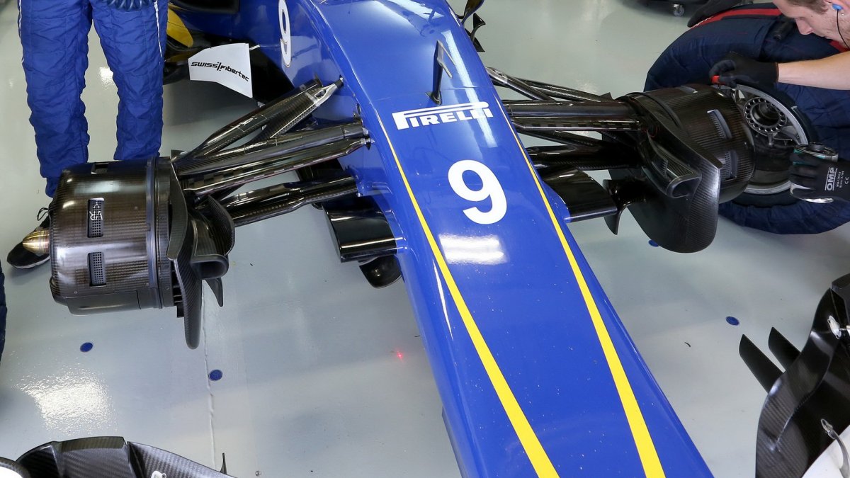 Přední zavěšení kol vozu Sauber C34 - Ferrari v Mexiku