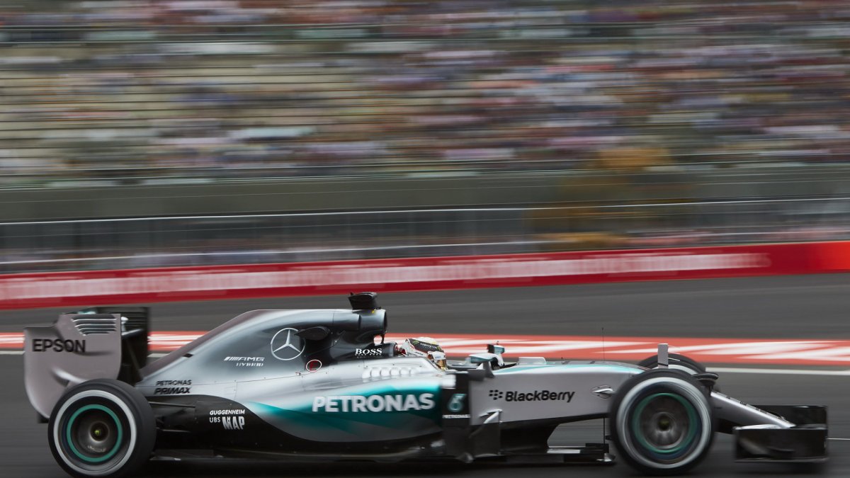Lewis Hamilton v Mexiku