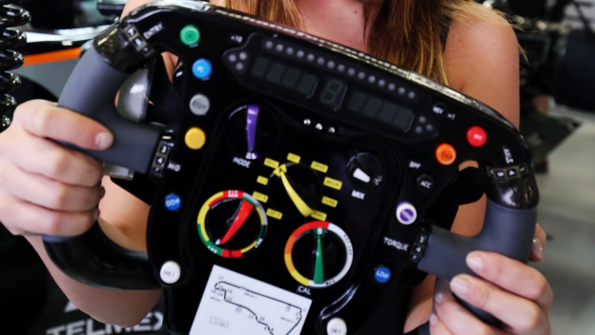 Volant vozu Force India VJM08 - Mercedes v Mexiku