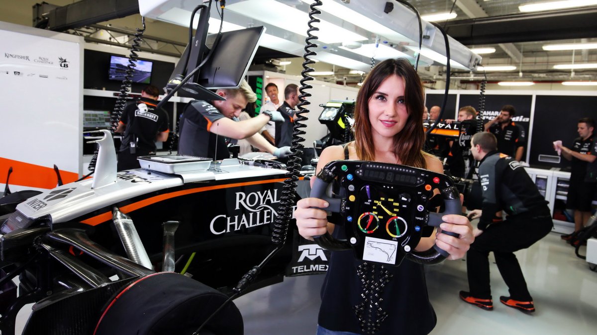 Volant vozu Force India VJM08 - Mercedes v Mexiku