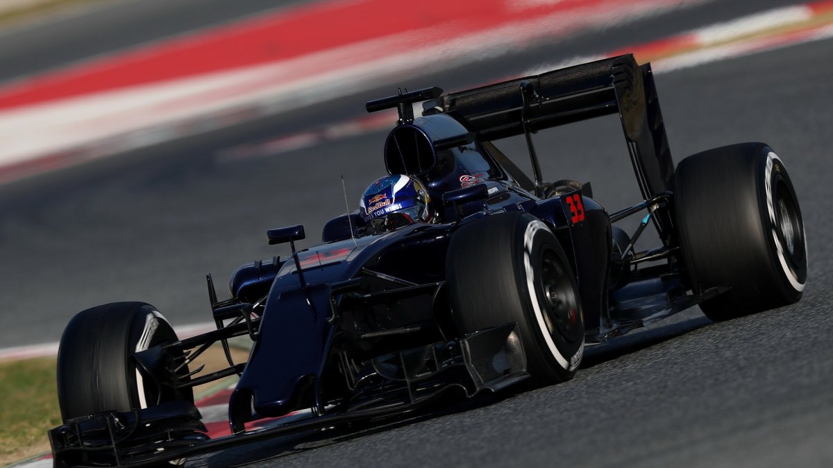 Max Verstappen s novým vozem Toro Rosso STR11 - Ferrari