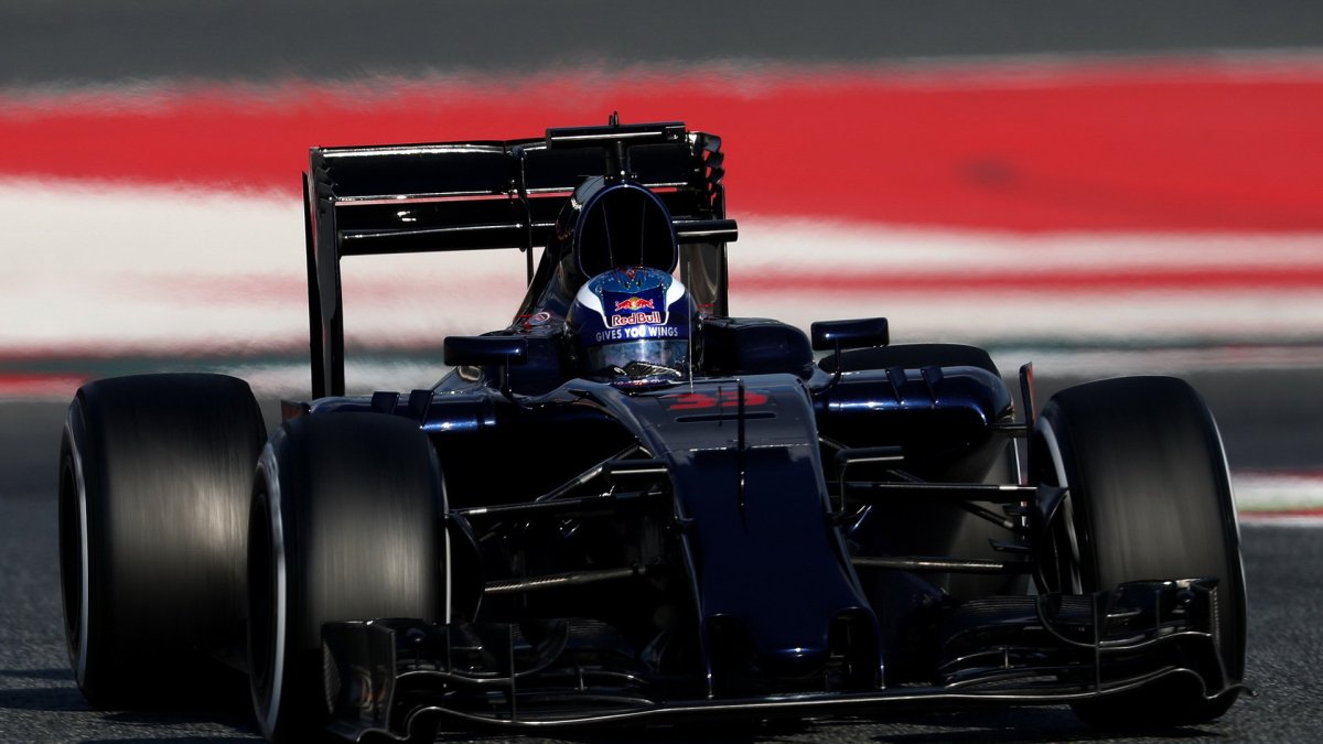 Max Verstappen s novým vozem Toro Rosso STR11 - Ferrari