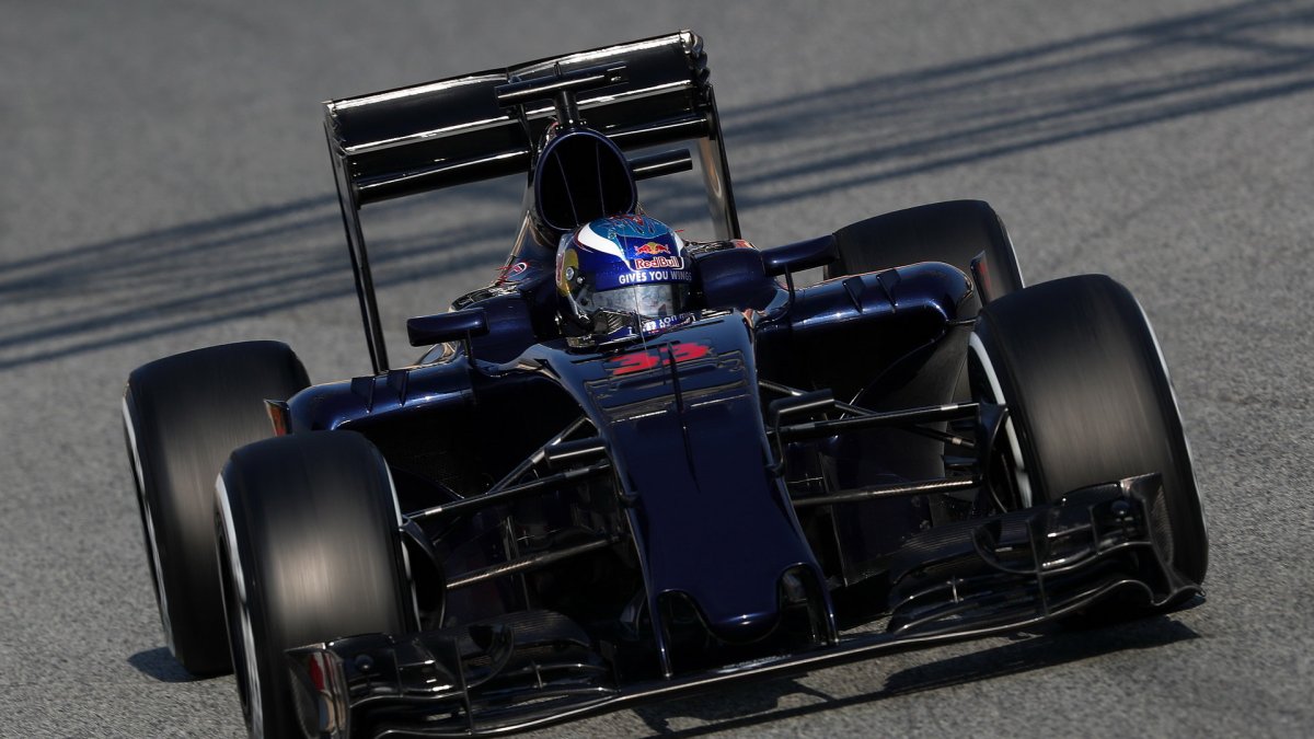 Max Verstappen s novým vozem Toro Rosso STR11 - Ferrari