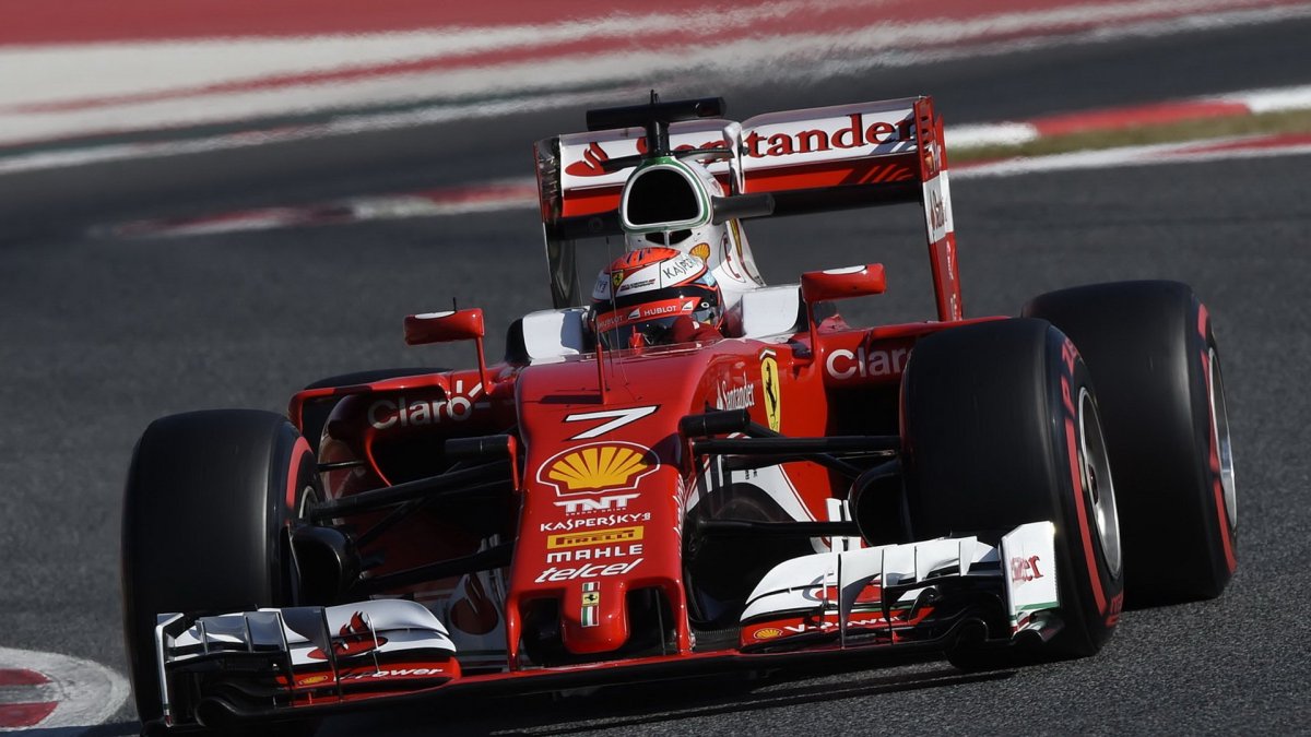 Kimi Räikkönen s novým vozem Ferrari SF16-H