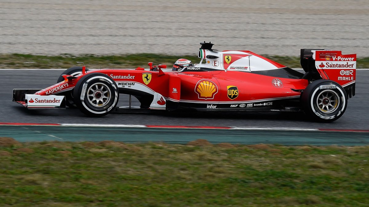 Kimi Räikkönen s novým vozem Ferrari SF16-H