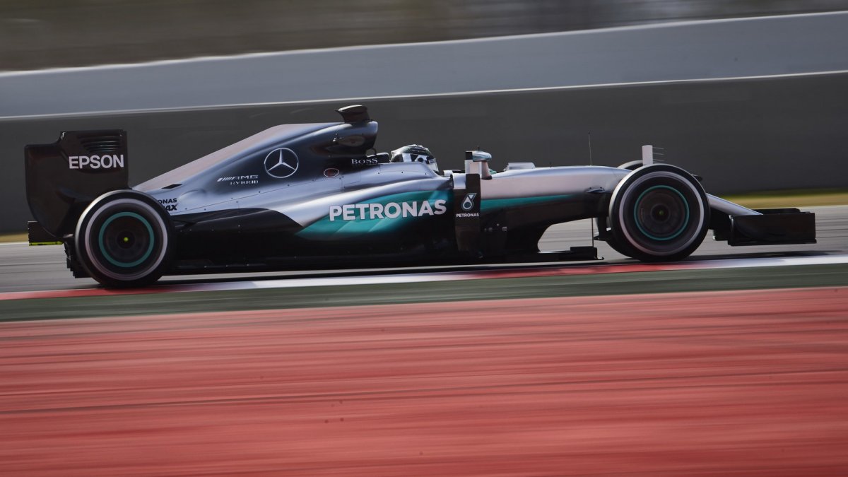 Nico Rosberg s novým vozem Mercedes F1 W07 Hybrid