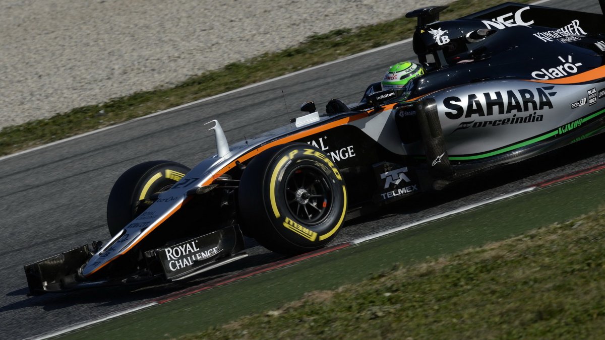 Nico Hülkenberg při čtvrtečních testech v Barceloně