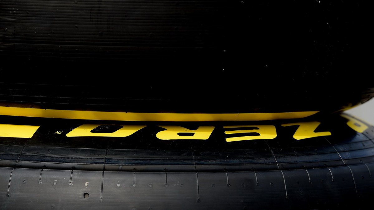 Pneumatiky při  testech v Barceloně