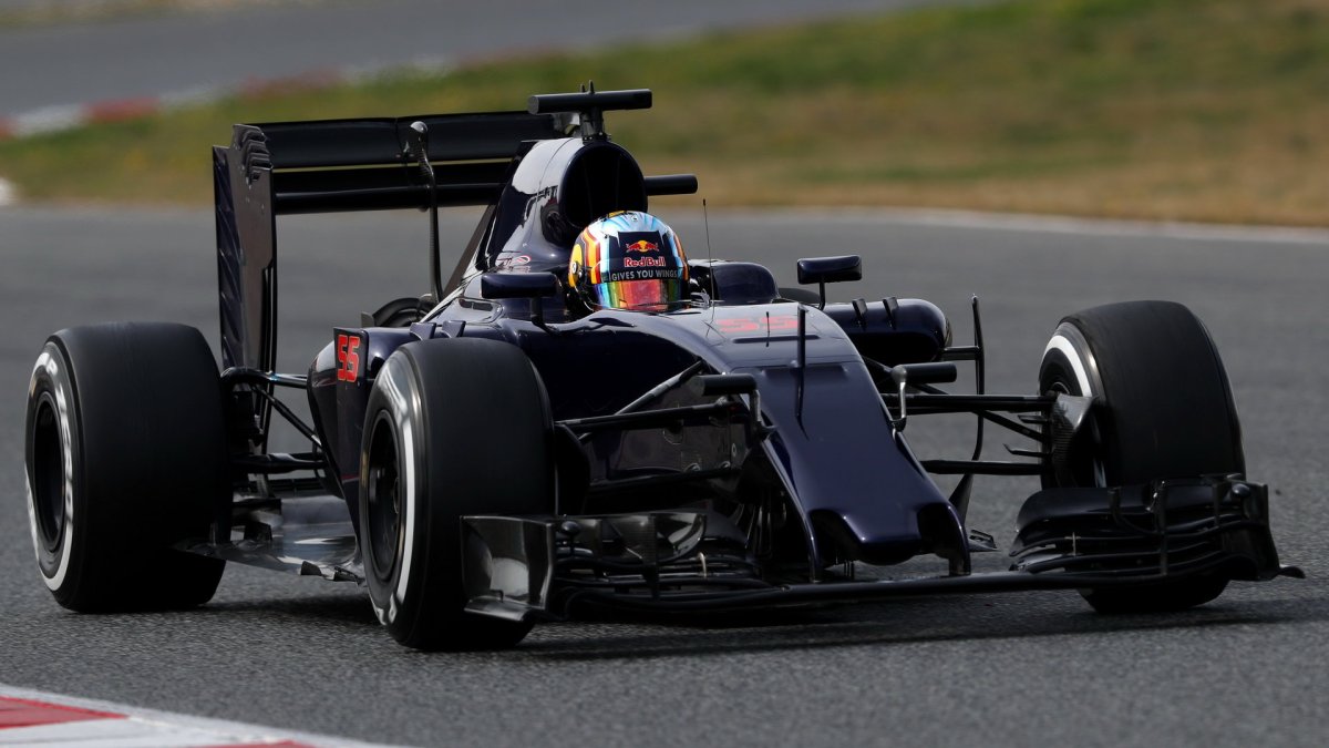Carlos Sainz s novým vozem Toro Rosso STR11 - Ferrari