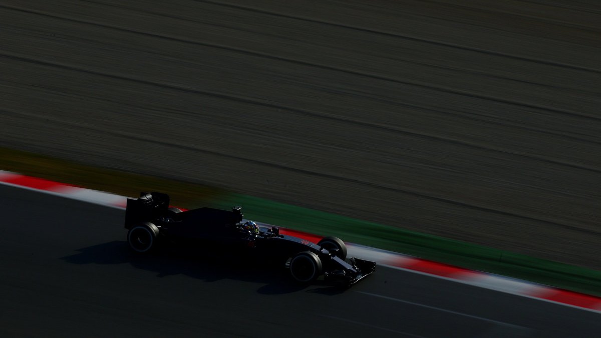 Carlos Sainz s novým vozem Toro Rosso STR11 - Ferrari