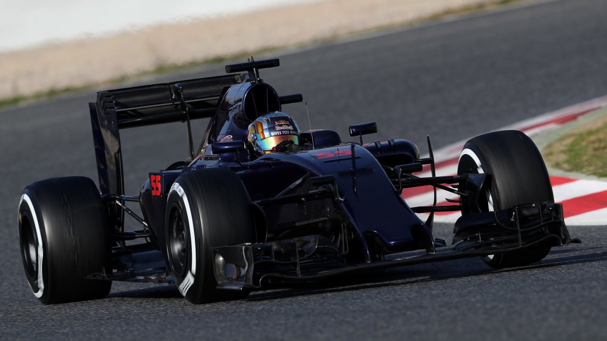 Carlos Sainz s novým vozem Toro Rosso STR11 - Ferrari